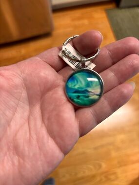 New keychain northern lights with mountains